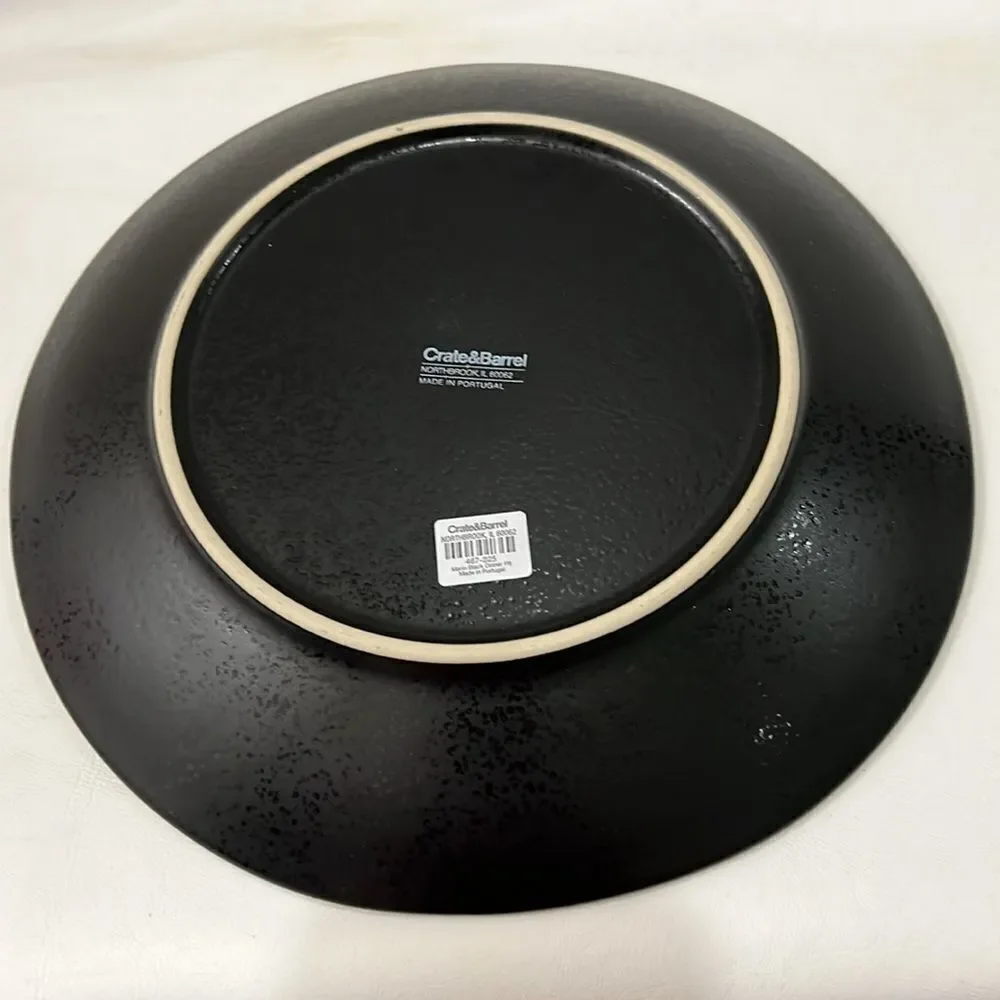 Crate&Barrel Marin Black Dinner Plate Portugal 10 1/2 In Round 1 1/2 In Tall